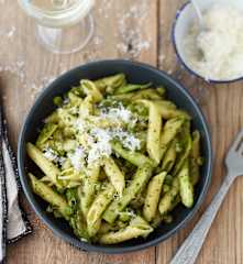 Penne primavera au pesto d'herbes