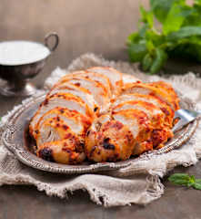 Kurczak w harissie i szybki sos jogurtowo-miętowy