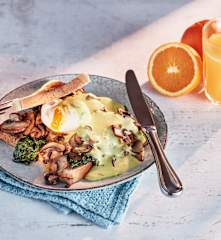 Eggs Benedict mit Kräuter-Hollandaise