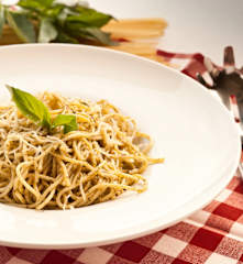 Espaguetis al pesto con aroma de cítricos