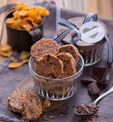 Biscotti al burro, corn flakes e cioccolato