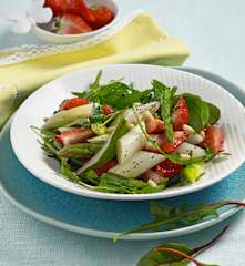Asperges et fraises en salade