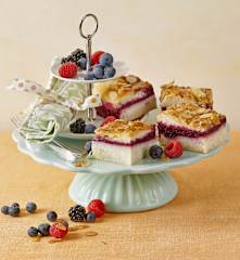 Beerenfrucht-Bienenstich