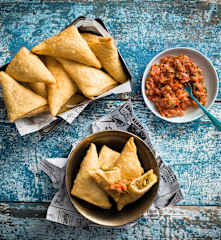 Samosa with fresh tomato chutney