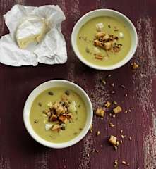 Creme de brócolos e queijo camembert