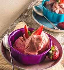 Helado de vainilla y fresa