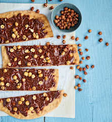 Piza com creme de chocolate e avelã
