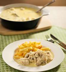 Pollo con salsa de queso y champiñones