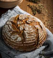 Pão de mistura de centeio e ervas