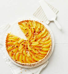 Orangentarte mit Weinschaumsauce