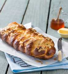 Pan de Pascua (Tsoureki)