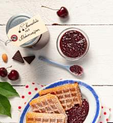 Kirschenmarmelade mit Schokomarzipan
