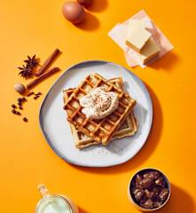 Maronenwaffeln mit Lebkuchensahne