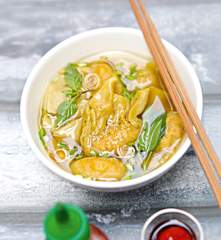 Raviolis poulet-crevette, bouillon à la citronnelle