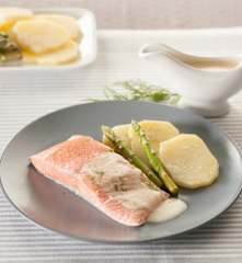 Salmón con salsa de queso manchego