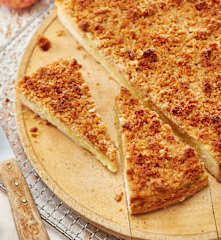 Apfeltorte mit Zwiebackhaube