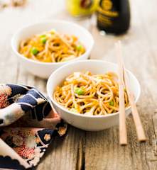 Sauté de nouilles chinoises et petits légumes