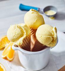 Orangen-Sahne-Eis mit Safran