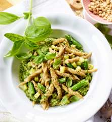 Frische Kastanien-Trofie mit Pesto, Kartoffeln und grünen Bohnen