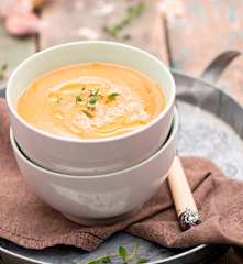 Zupa krem z pieczonego bakłażana i czosnku