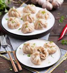 Chinkali z mięsem i kolendrą