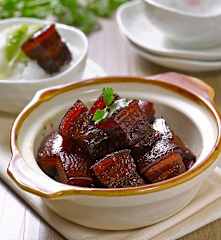 Hong shao rou (braised pork belly)