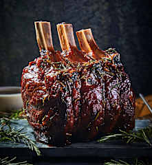 Prime Ribs mit Honig-Rosmarin-Glasur und Erdäpfelgratin