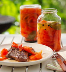 Eingelegte Paprikaschoten im Glas