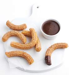 Churros com chocolate quente