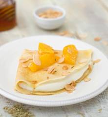 Crêpes rellenos de requesón con naranja y romero (Sin azúcar)