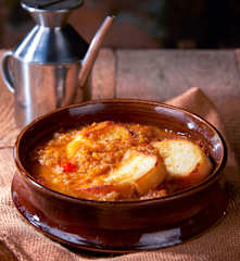 Minestra di pane e lenticchie