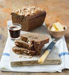 Fennel, date and nut bread