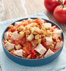 Gazpacho en ensalada con pollo asado