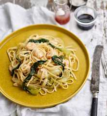 Linguine com camarão e couve