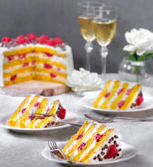 Torta a strati mascarpone e lamponi