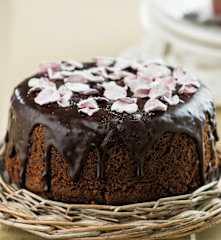 Bolo de chocolate com cobertura de chocolate