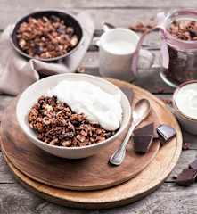 Čokoládovo-třešňová granola