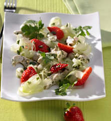 Erdbeer-Gurken-Salat mit Hähnchen