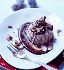 Nougat-Mandel-Parfait mit Schokoladensauce