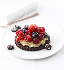 Tarte fine aux deux chocolats et fruits rouges