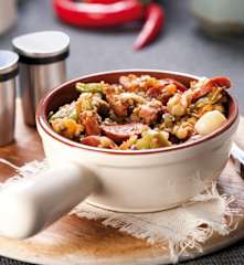 Čočkový guláš se slaninou a chorizem