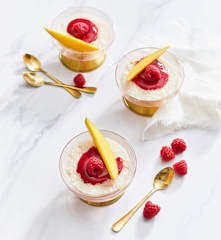 Tapioka-Pudding mit Litschi und Himbeeren