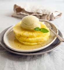 Gedämpfte Ananas mit Apfel-Ingwer-Sorbet