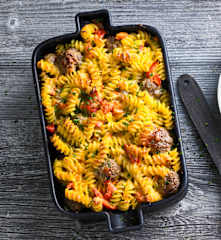 Nudel-Kürbis-Auflauf mit Hackbällchen