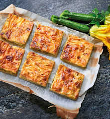 Sfogliata con burrata e fiori di zucca