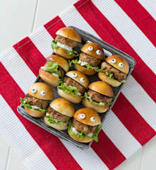 Sliders with sunflower sauce