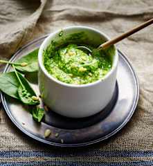 Pesto d'épinards, pignons et feta