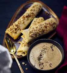 Halva-Rollen mit Kaffee-Gewürz-Sabayon