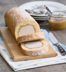 Buturugă de înghețată de banane cu sos caramel