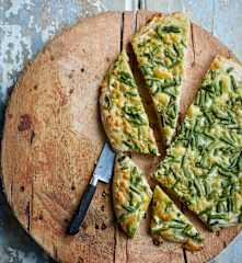 Piza de feijão-verde e pesto